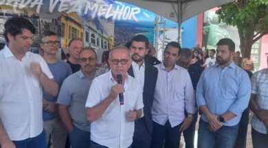 Prefeito entrega triciclos elétricos de carga para catadores das associações de coleta seletiva