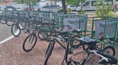 Cícero Lucena entrega 30 ‘recicletas’ para associações de coleta seletiva, e destaca papel social e compromisso ambiental