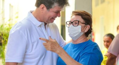 Ruy celebra conquista histórica do Hospital Laureano com a chegada de primeiro robô cirúrgico destinado a pacientes do SUS na Paraíba